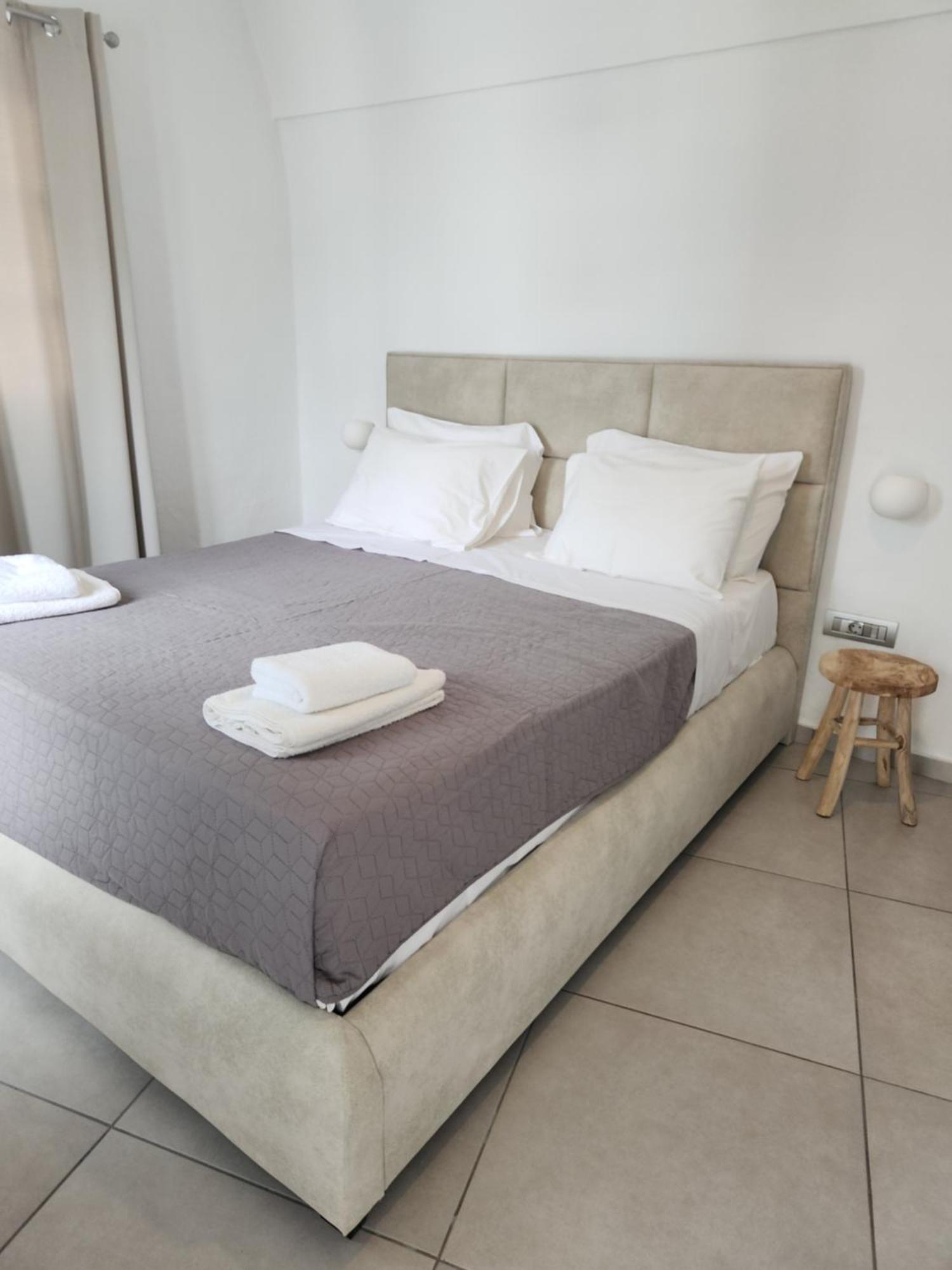 Euphoria Suites & Deluxe Studios Firá Buitenkant foto