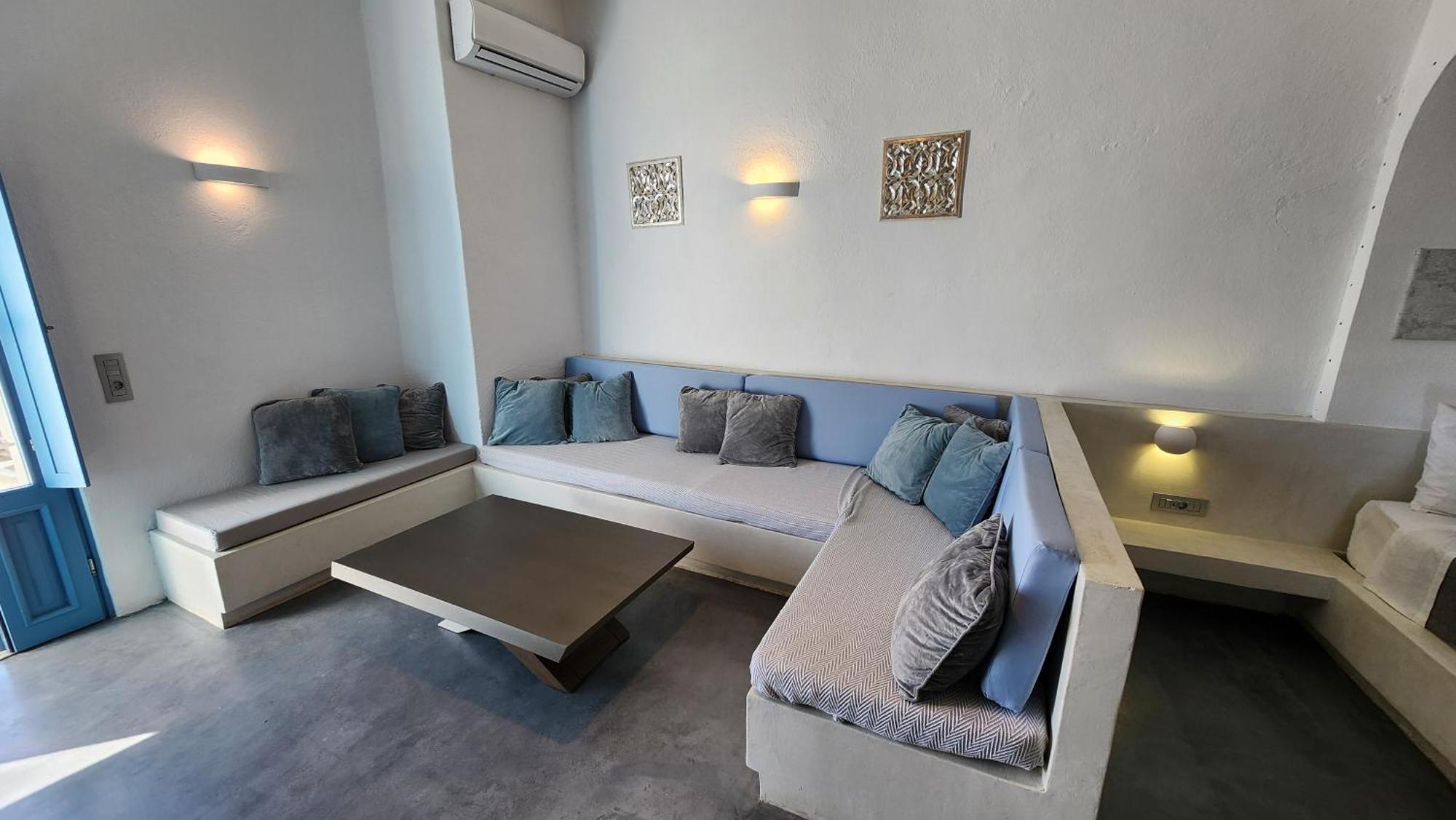 Euphoria Suites & Deluxe Studios Firá Buitenkant foto